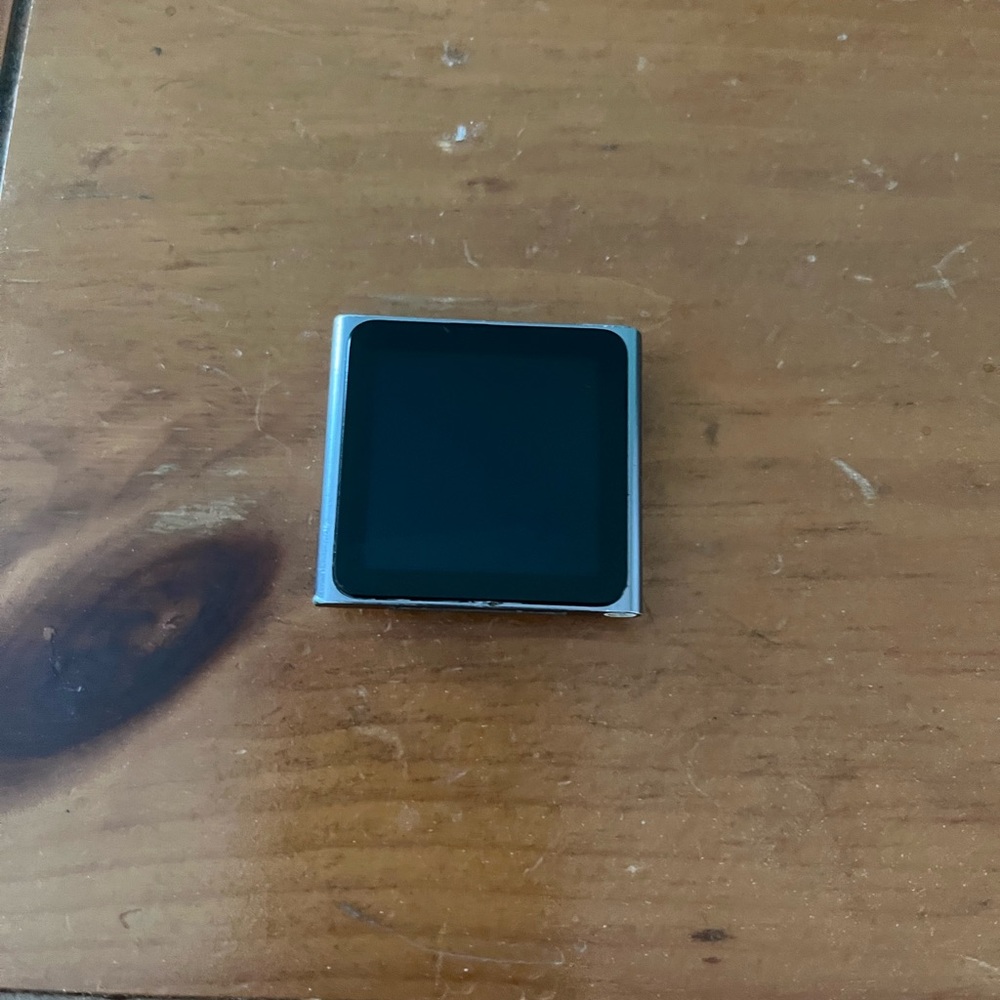 iPod Nano (8GB) digital screen. Metallic purple